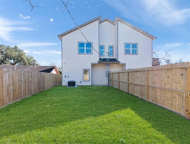 Building Photo - 5105 Malmedy Rd