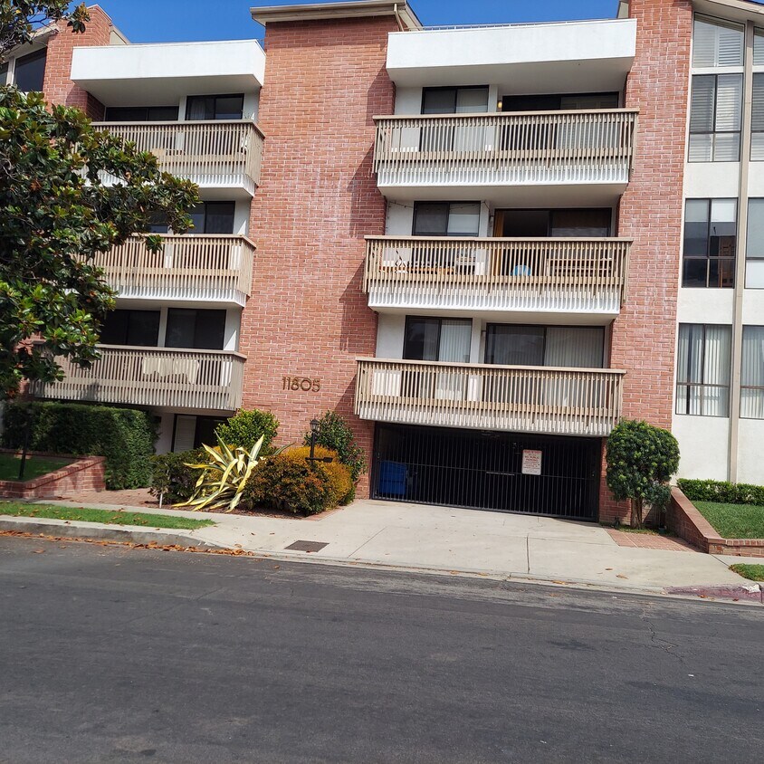 11805 Mayfield Ave Unit 305, Los Angeles, CA 90049 Condo for Rent in
