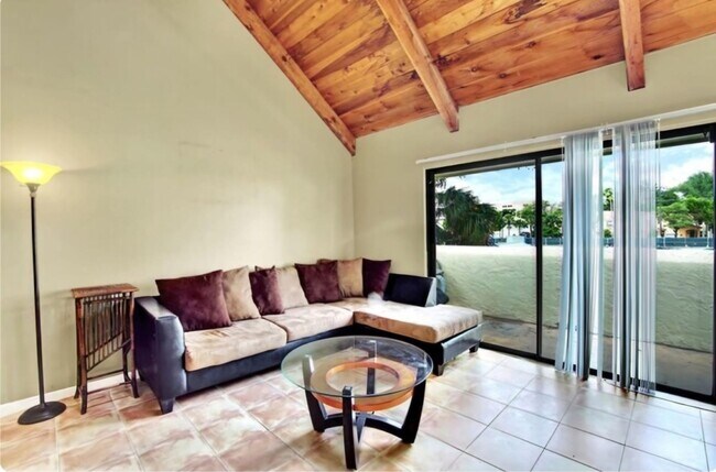 Foto del edificio - 41 Deer Creek Rd