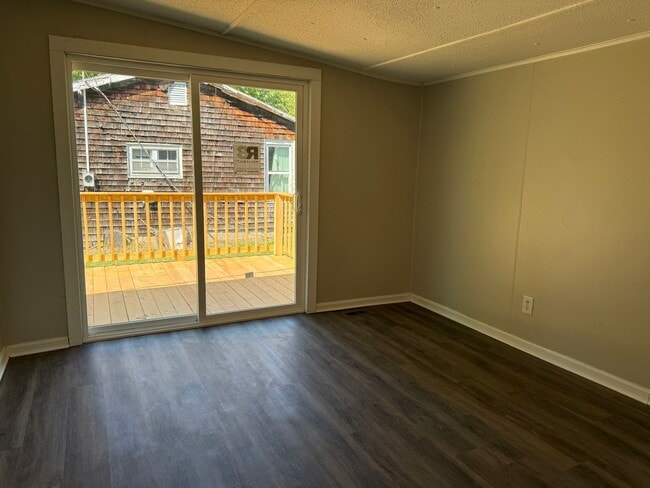 Building Photo - Beautiful 4 Bedroom 2 bathroom home for lease