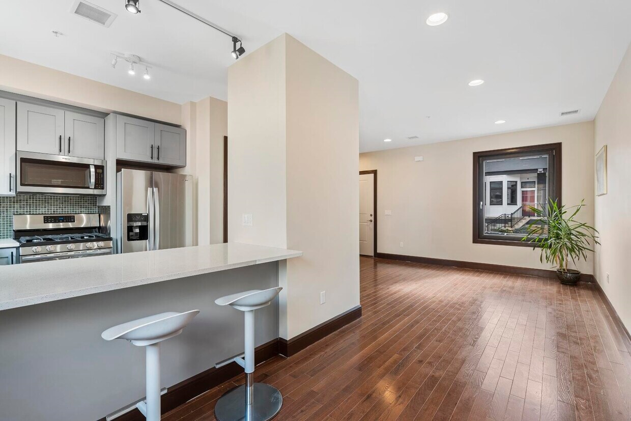 585 Hoboken Rd Unit 12, Carlstadt, NJ 07072 Room for Rent in