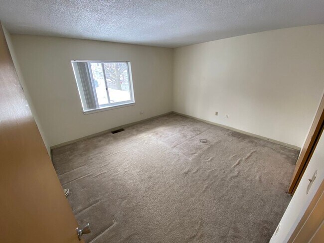 Foto del edificio - 148 N Beacon St