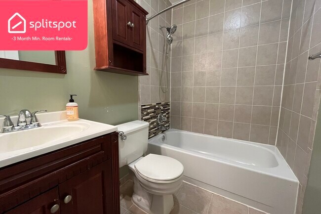 Foto del edificio - Private room in 3 bedroom Washington Apart...