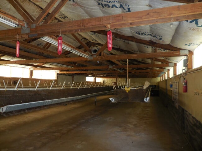 Building Photo - 16093 SW Roy Rogers Rd