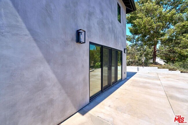 Foto del edificio - 102 Marion Blvd