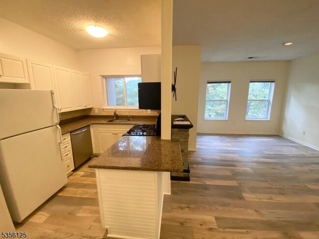 Building Photo - 1210 Brittany Dr