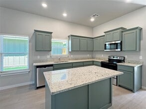 Building Photo - 1101 N Tucker Ave