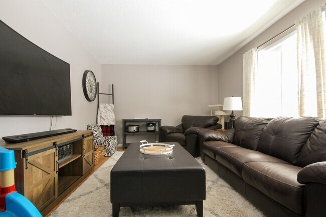 Building Photo - 1811 Truman Ct