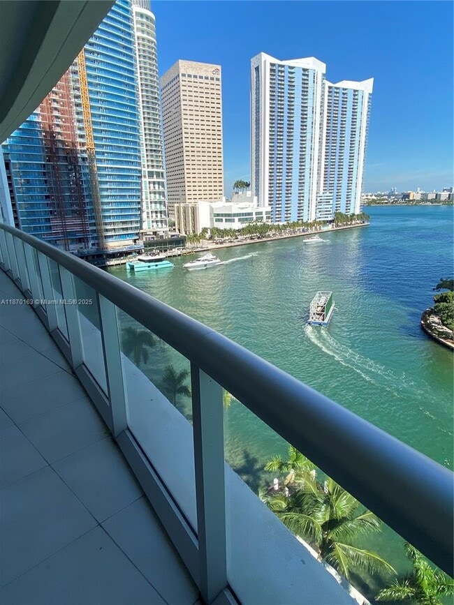 Foto del edificio - 465 Brickell Ave