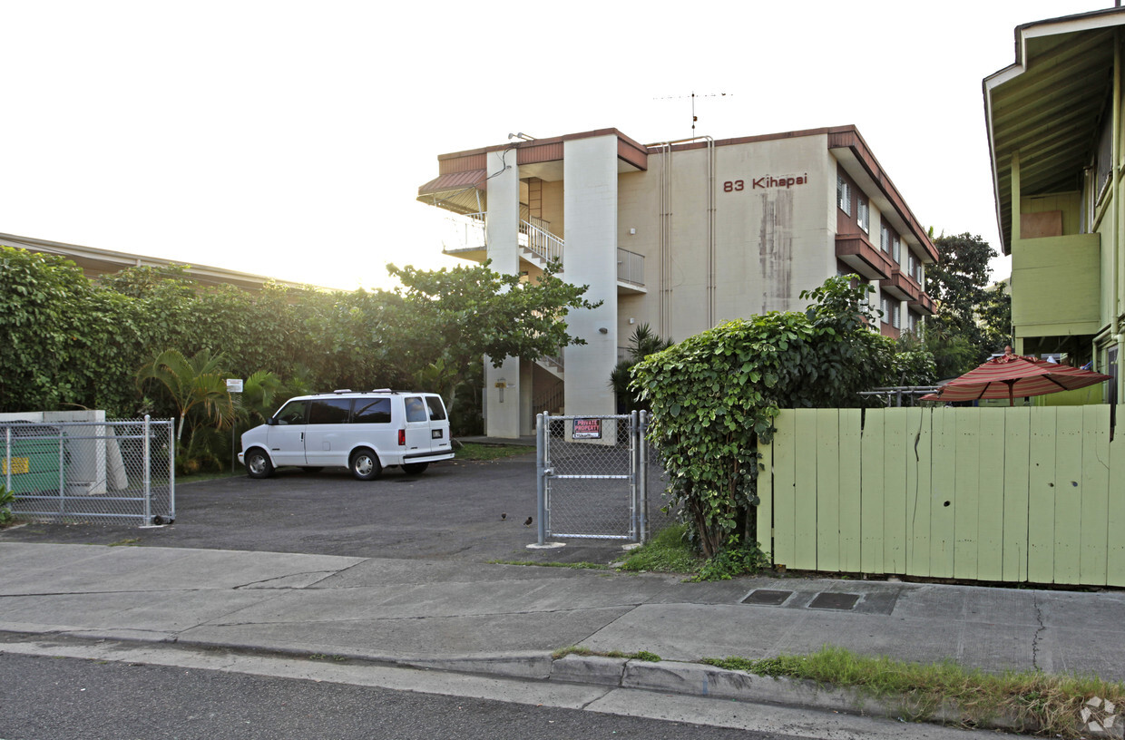 Building Photo - 83 Kihapai St