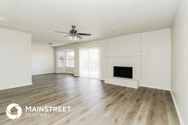 Foto del edificio - 4710 Green Hollow Dr