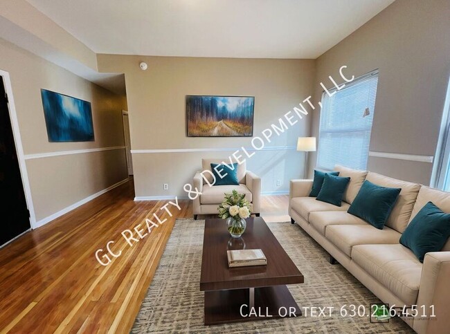 Foto del edificio - ***4 BEDROOM - 1 BTH / HARDWOOD FLOORING /...