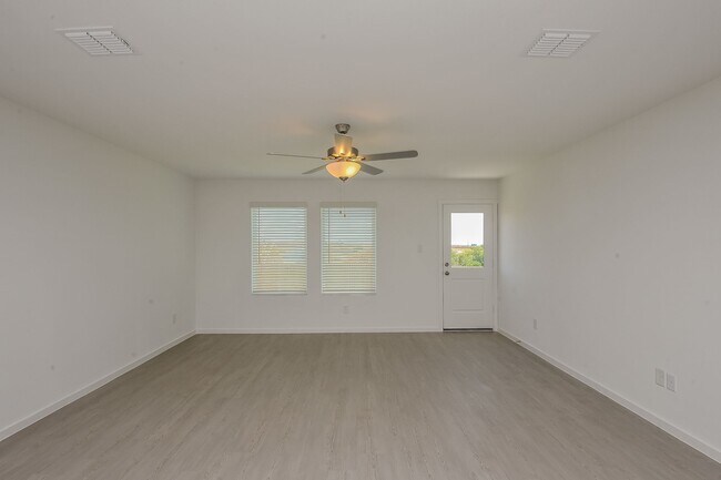 Foto del edificio - 2729 Mistwood Dr