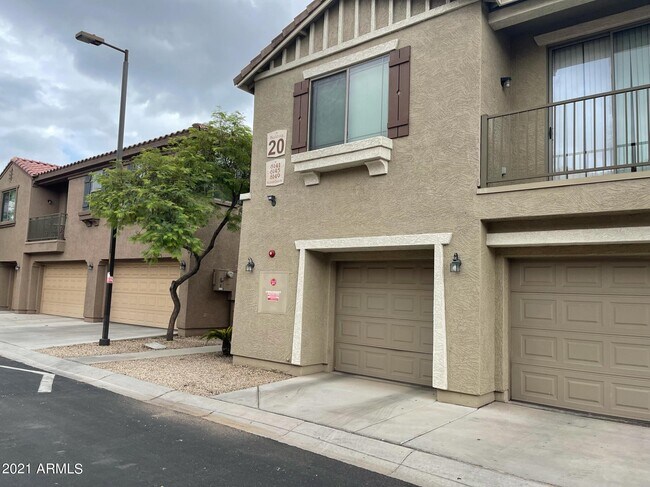 Foto del edificio - 8145 W Groom Creek Rd