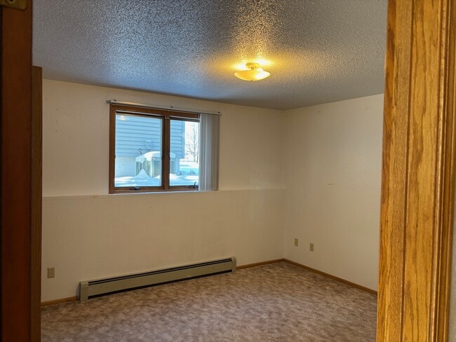 Building Photo - 226 W Sweet Ave