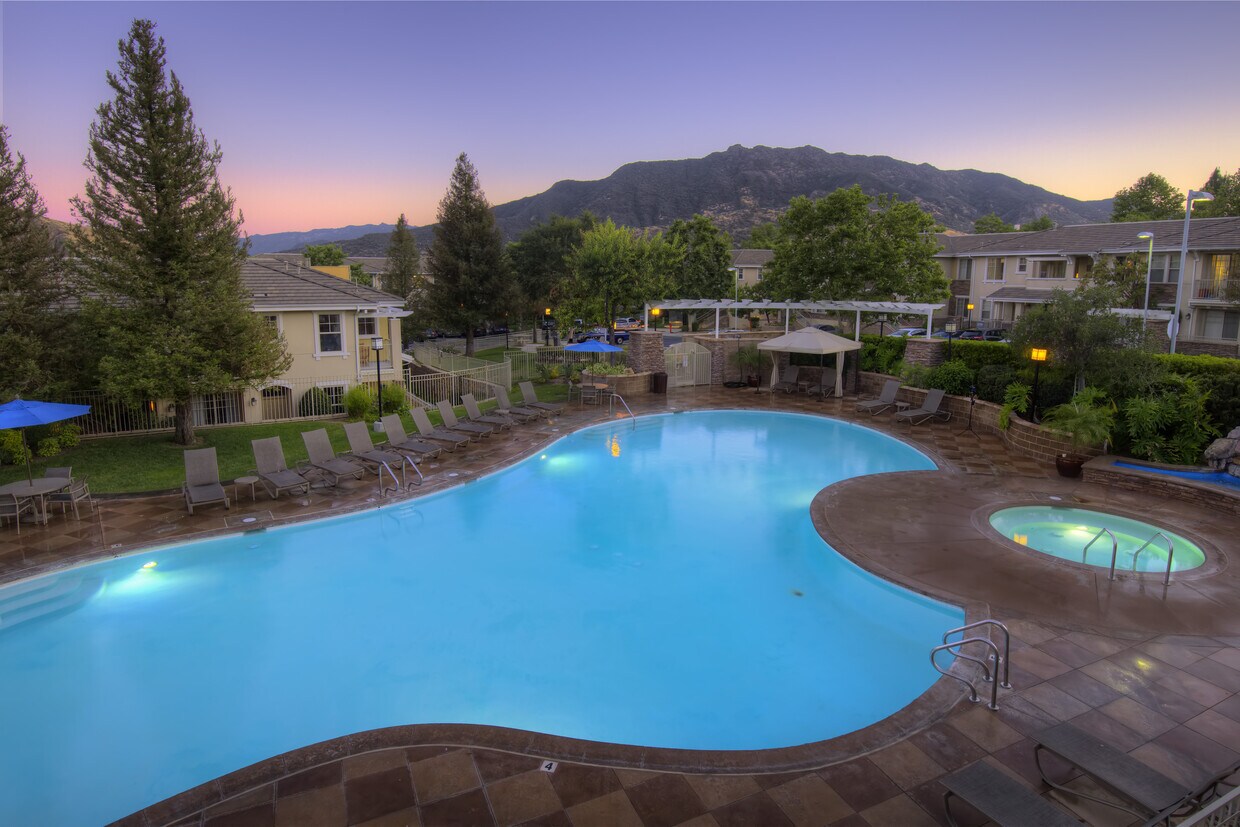 Avalon Oak Creek Apartments 29128 Oak Creek Ln Agoura Hills, CA