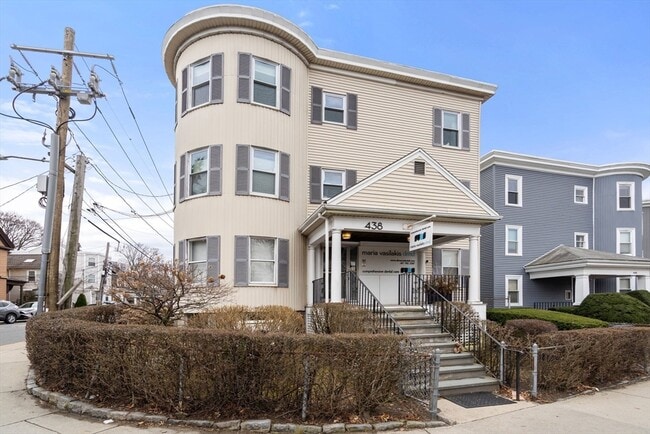 Building Photo - 438 Washington St