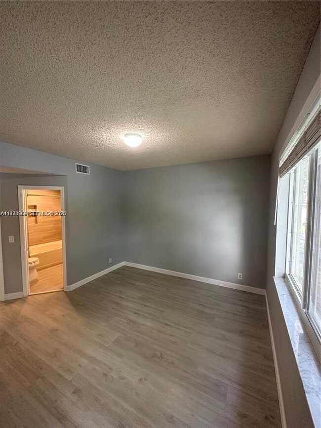 Building Photo - 211 Mallory Ct