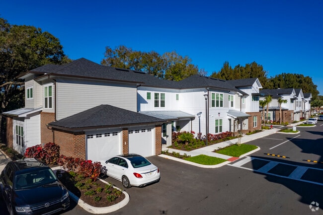 Townhome units - 8733 Rooks Park Cir Tampa, FL 33619 - z-070926-Cortland Santos Flats