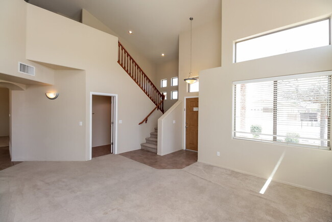 Building Photo - 5562 S Lemon Tree Dr