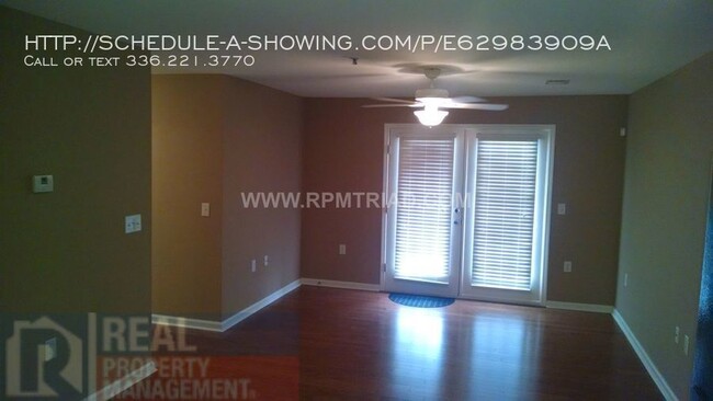 Foto del edificio - 7100 W Friendly Ave