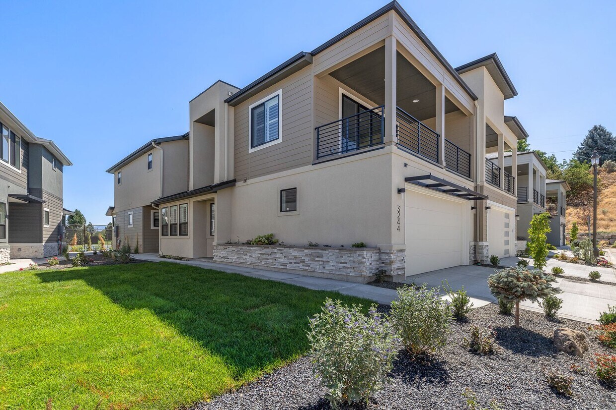 Primary Photo - LUXURY PATIO HOME IN EAGLE'S EXCLUSIVE GAT...