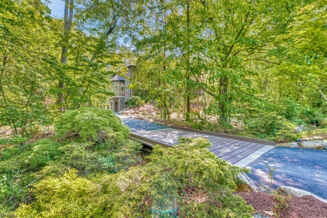 Foto del edificio - 21 Surrey Ln