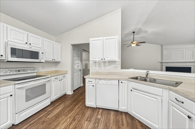 Building Photo - 109 Karsten Creek Dr