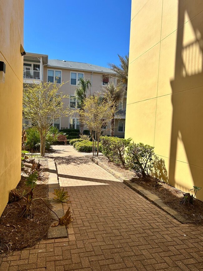 Foto del edificio - 8700 Front Beach Rd