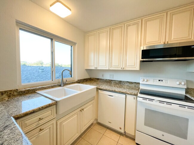 Foto del edificio - 4242 6th Ave