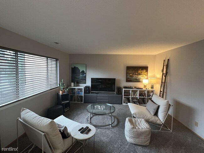 Building Photo - 2 br, 2 bath Condo - 12506 Southeast Stark...