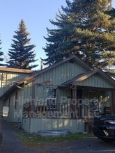 Building Photo - 1170 NE Harvey Rd