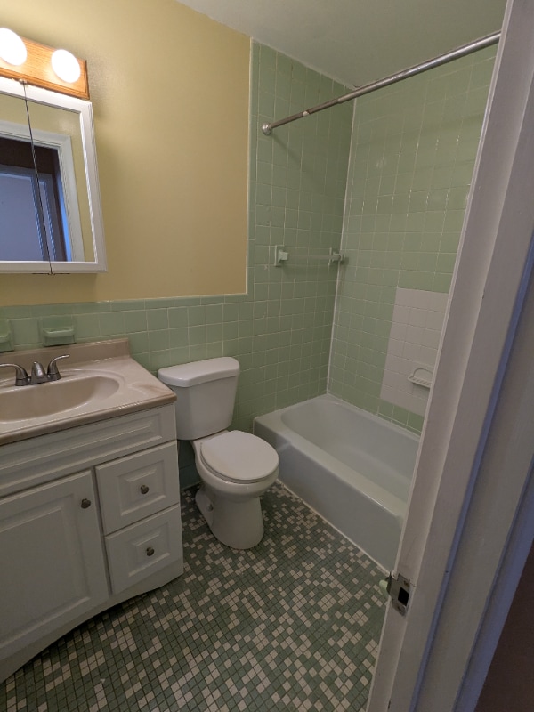 Building Photo - 12 Thompson Rd