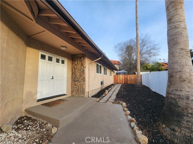 Foto del edificio - 23170 Canyon Lake Dr N
