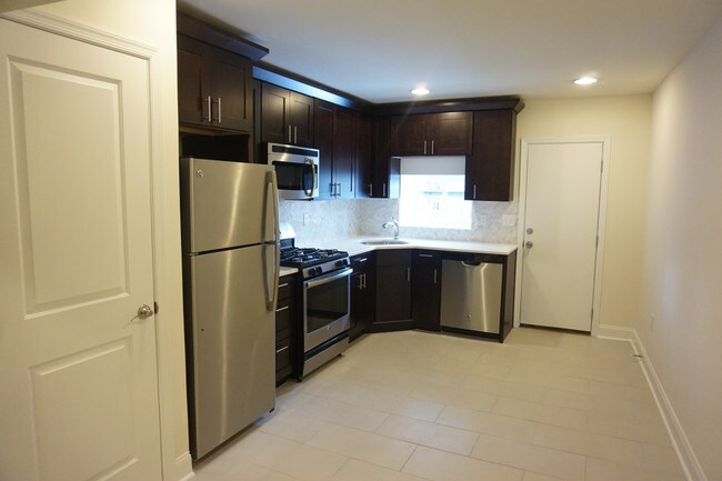 Building Photo - 4742 Umbria Street