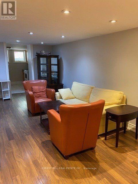 Building Photo - 105 Balmoral Ave