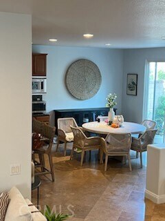 Foto del edificio - 4043 Cedarwood Ct