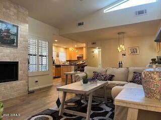 Foto del edificio - 7800 Lincoln Dr