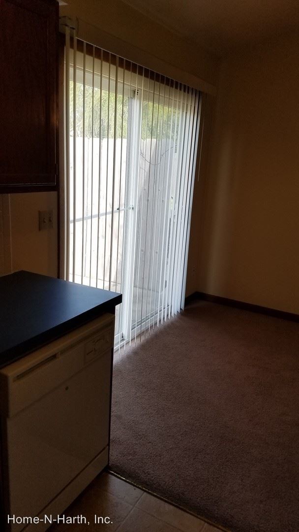 Foto del edificio - 3266-3268 N Longfellow Ct