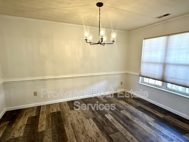 Building Photo - 9385 Pine Tree Rd