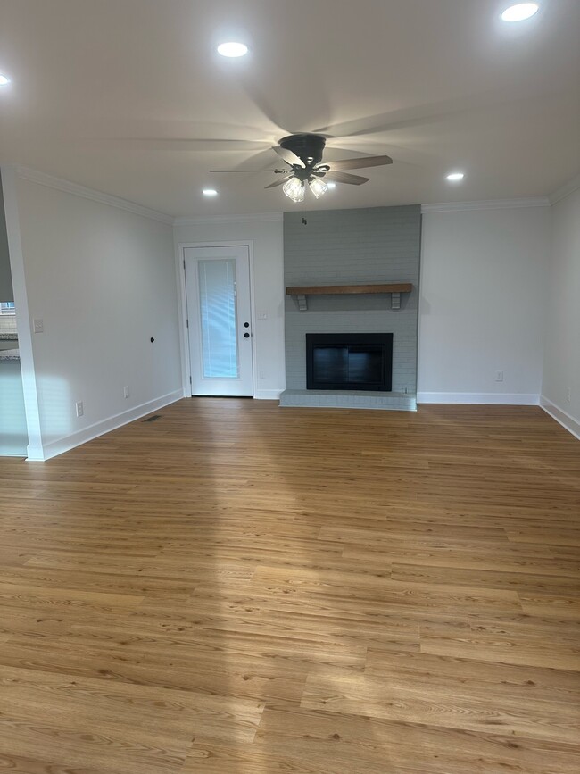 Living Room - 5149 Honeysuckle Ln E