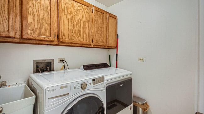 Building Photo - 48 Sylvan Ct