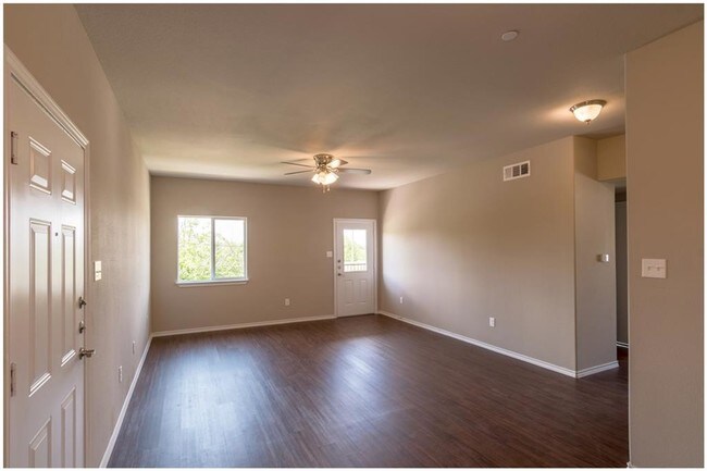 Foto del edificio - 516 E Hazelwood St