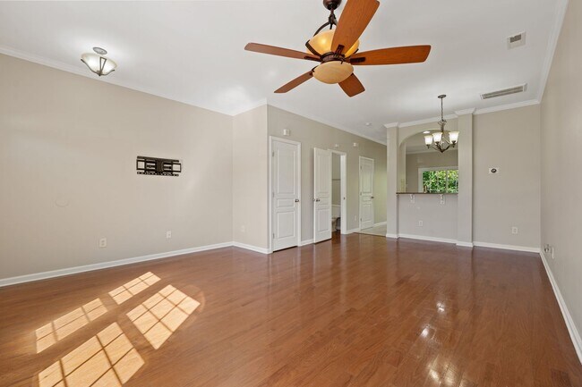 Foto del edificio - Spacious 3-Level Townhome in Prime Durham Location