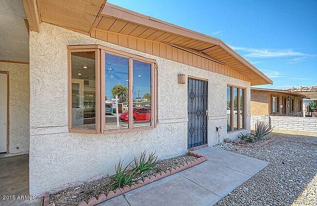 Building Photo - 2221 W Lupine Ave