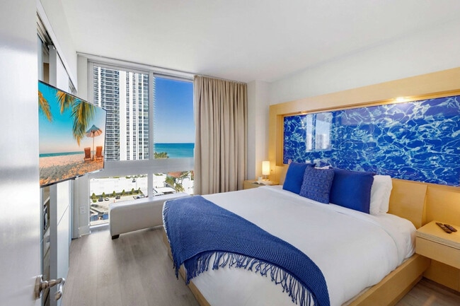 Foto del edificio - 18683 Collins Ave