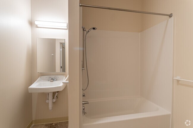 1HAB, 1BA - Deering Place Apartments