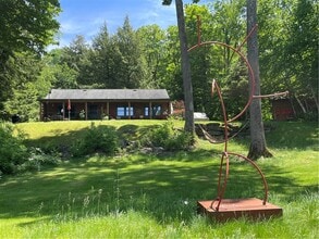 Building Photo - 102 Trails End