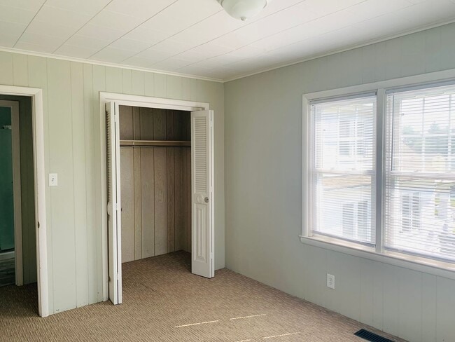 Building Photo - 107 Melmore St