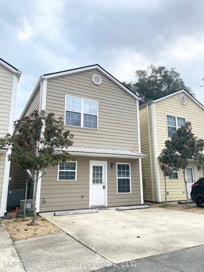 3 br, 2.5 bath House 407C Bradwell Street House Rental in